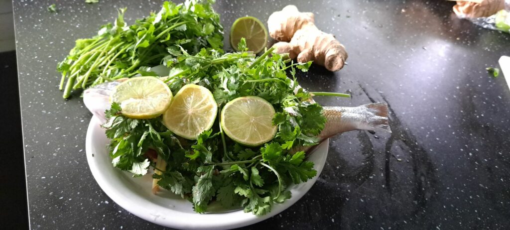 Poisson cuit à la vapeur, avec gingembre et coriandre